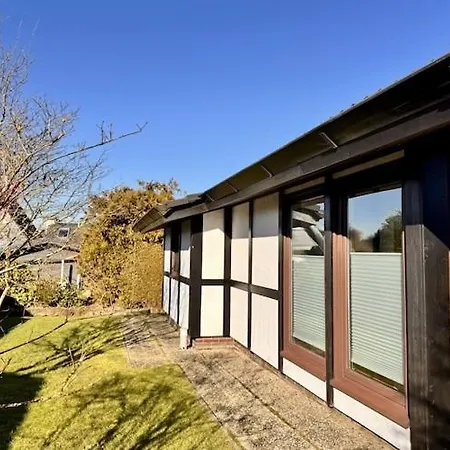 Freistehender Ferienbungalow Im Fachwerkstil *